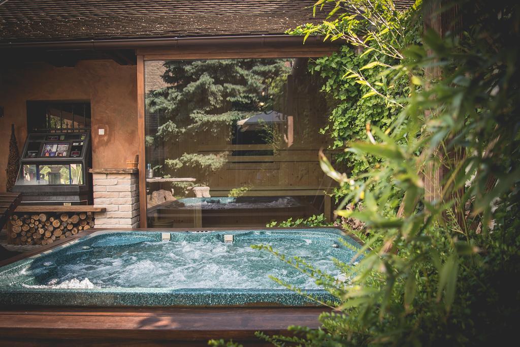 Luxus Wellness Apartman Бекешчаба Экстерьер фото